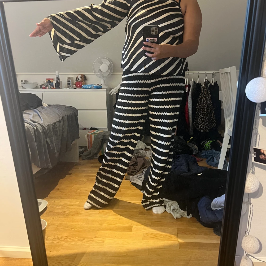 Svartvit randig oneshoulder-top - 1