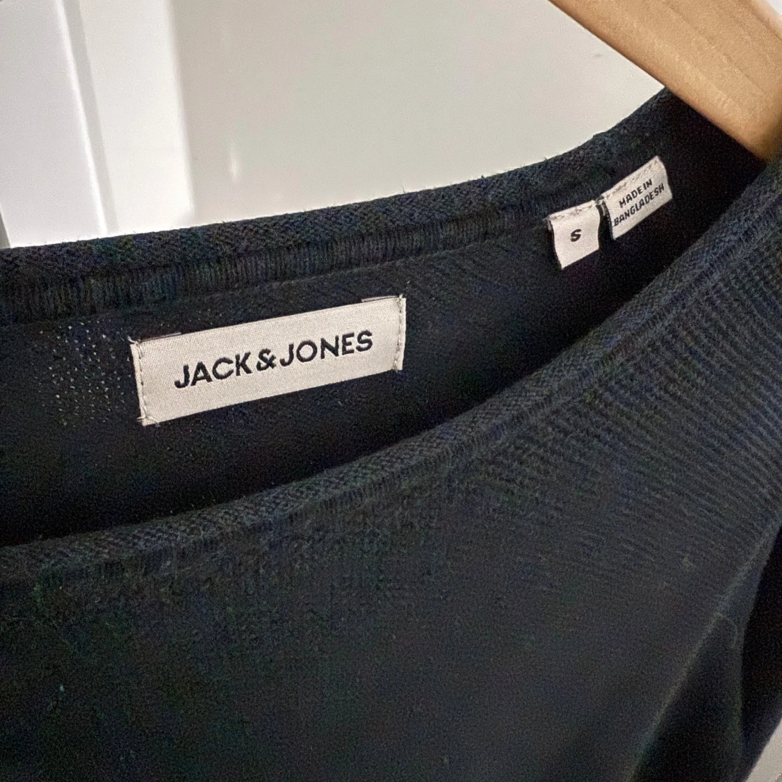 Svart stickad tröja från Jack & Jones - 1