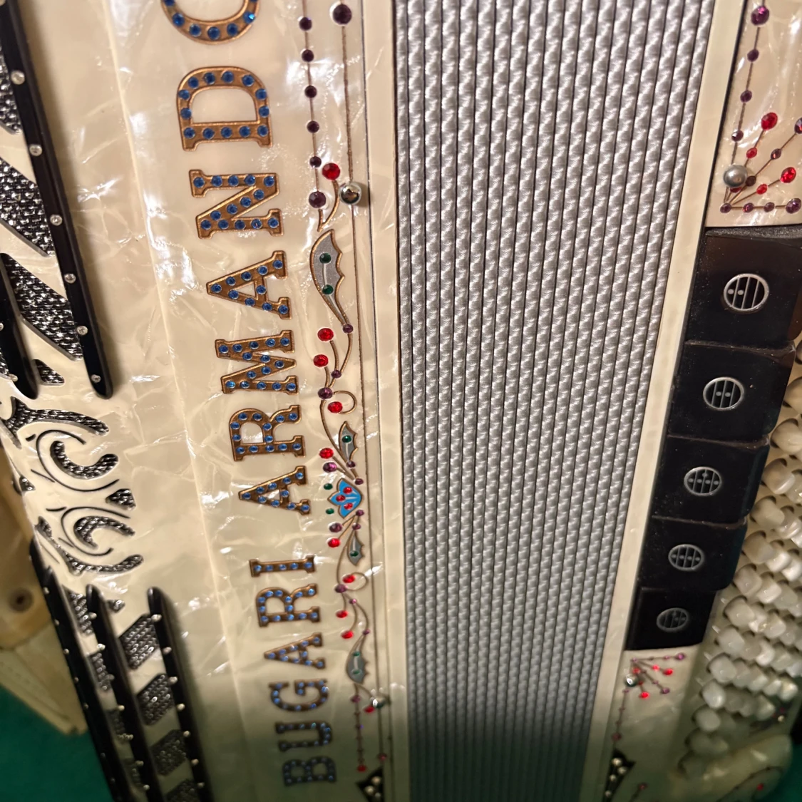 Bugari Armando Dragspel - 1