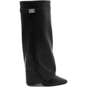 Lululia overfold boots - Säljer dessa ursnygga boots från Lululia i storlek 38. Aldrig använda och skickas i originalförpackning. Skriv privat för fler frågor och bilder, pris går att diskutera vid snabb affär💕