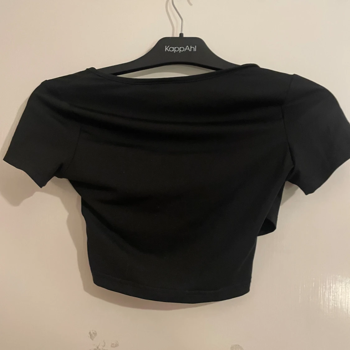 Svart omlott croppad topp från SHEIN - 2