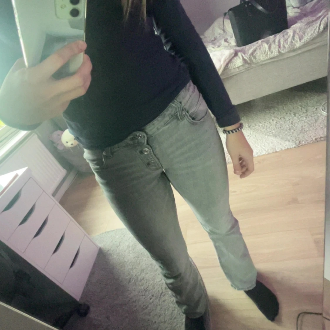 Grå utsvängda jeans - 1