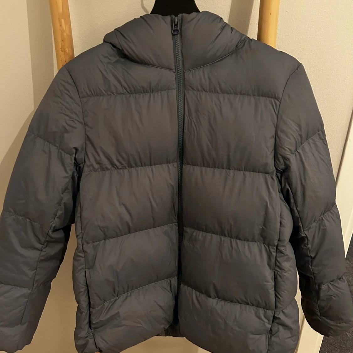 Grå dunjacka från Uniqlo *XS*