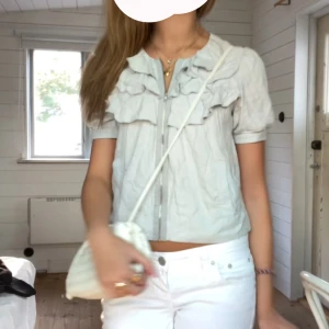 Tshirt Jacka med detaljer  - Använd 1 gång