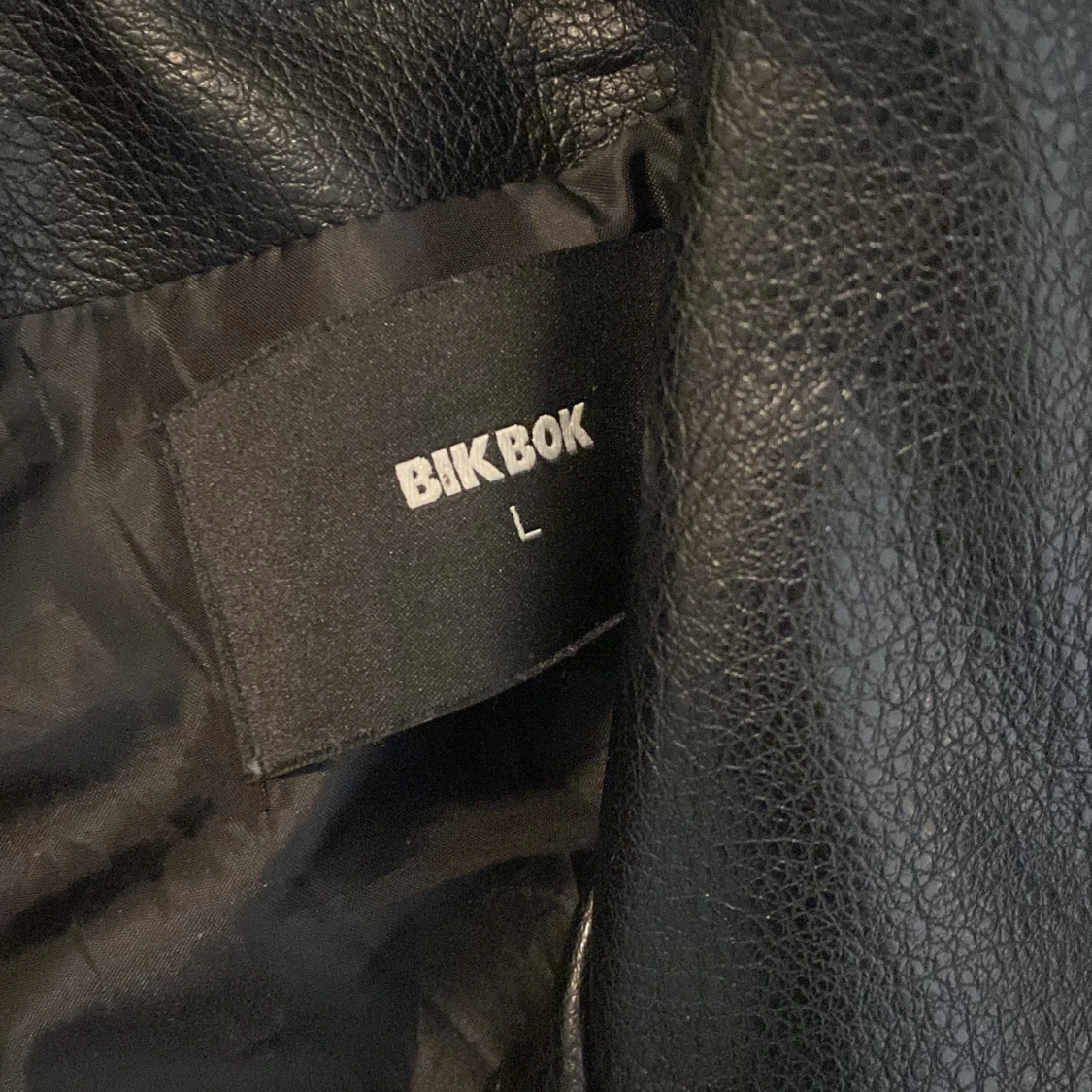 Svart skinnjacka från Bik Bok oanvänd  - 2