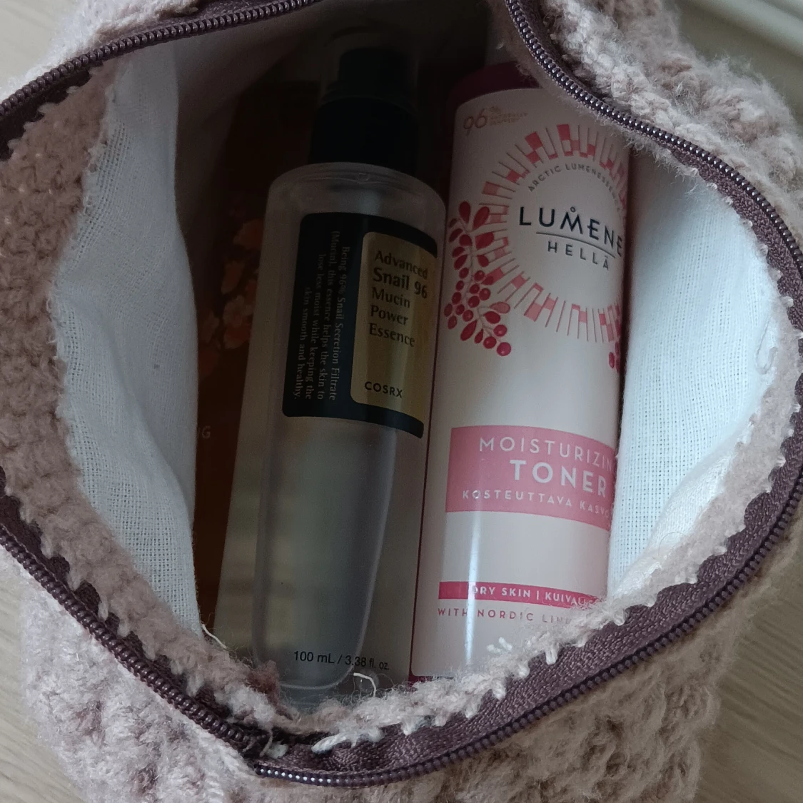 Beige virkad necessär med bubblig struktur - 2