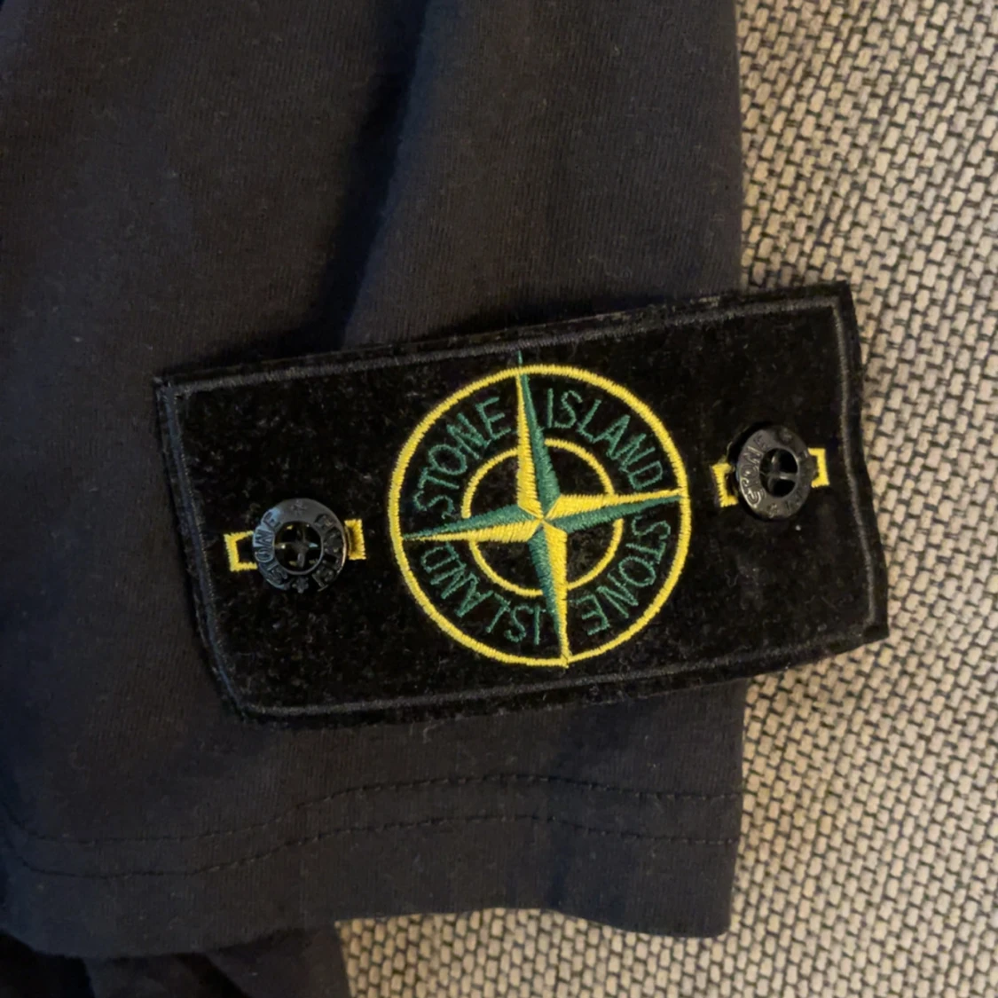 Svart Stone Island t-shirt med patch - 3