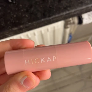 Hickap Golden Truffle Bronzer Stick - Hickap golden truffle bronzer stick. Använd ca 6 gånger (se på sista bilden) 💕💕 