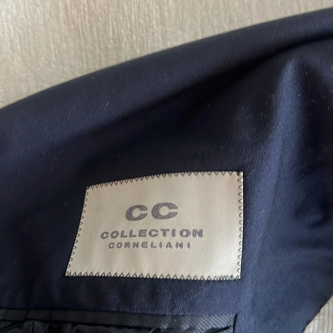 Mörkblå kavaj från Corneliani - 3