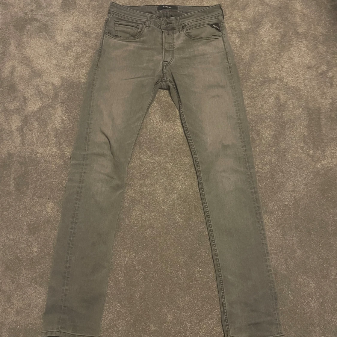 Grå skinny jeans i storlek 32 - 1