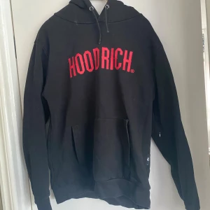 Hoodrich hoodie  - Svart hoodie från HOODRICH i storlek XL 