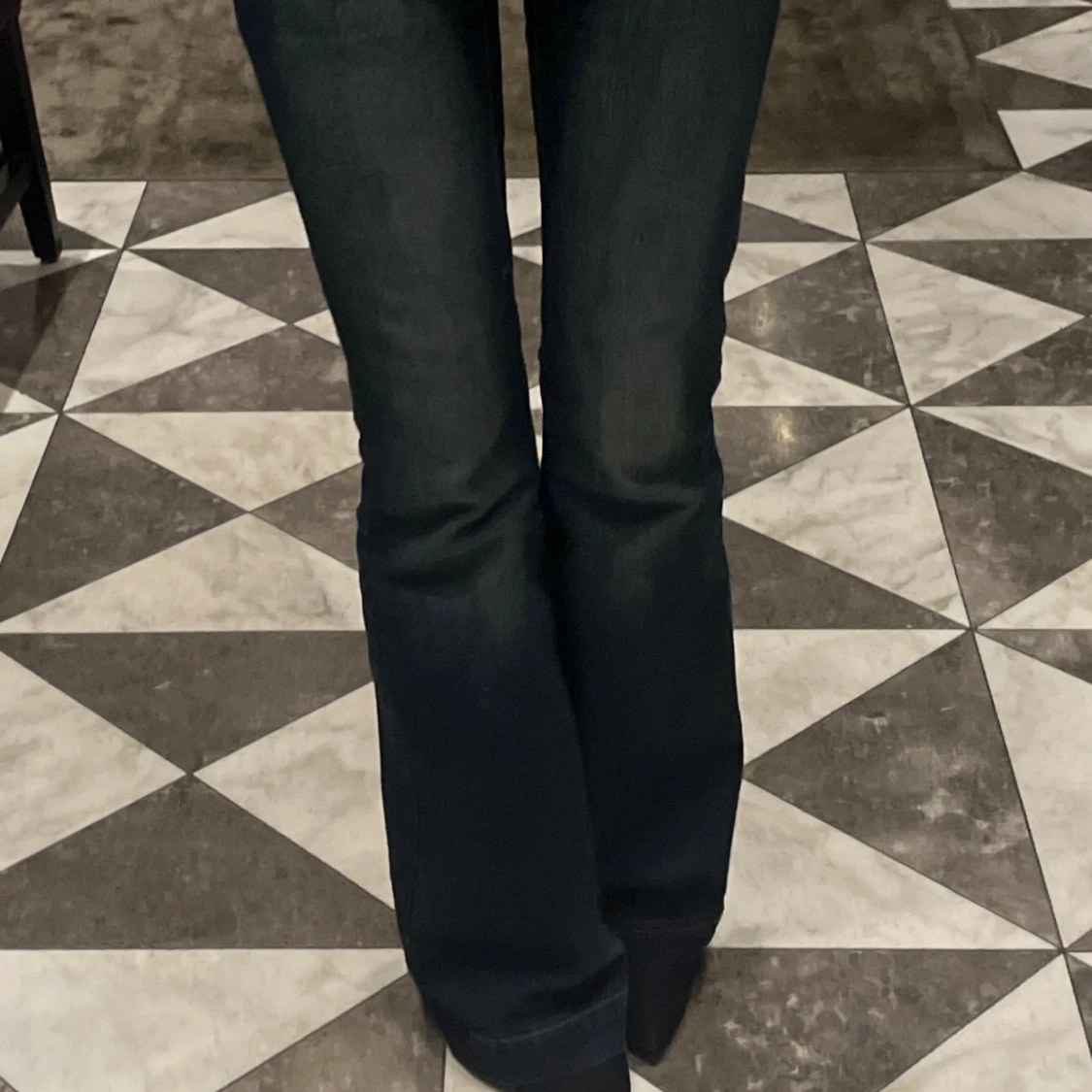 Mörkblå bootcut jeans med dragkedja från weekday - 2