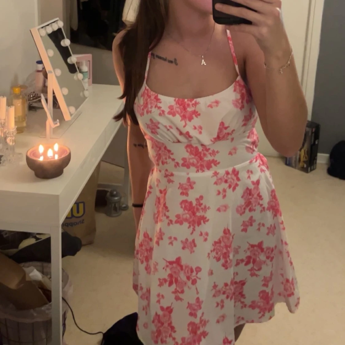 Vit och rosa blommig sommarklänning