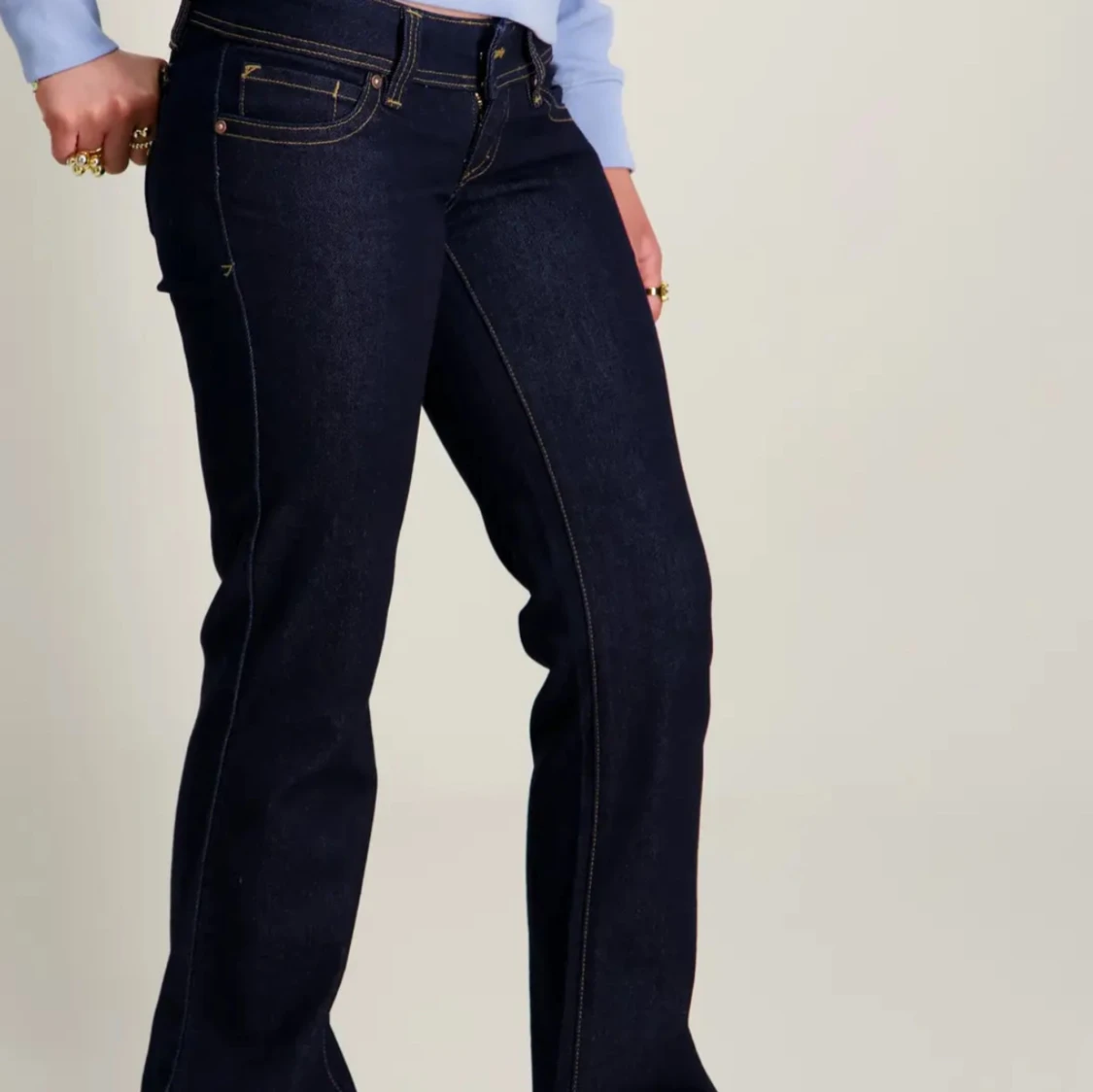 Mörkblå bootcut jeans från Abrand - 1