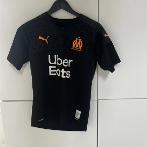 olympique marseille  - svart fotbollströja från marseille. storlek S använd få tal gånger