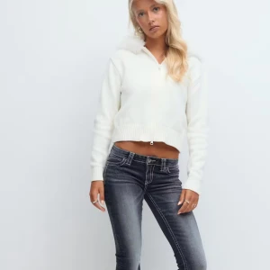 Low waist jeans  - Supersnygga slutsålda low waist jeans från ginatricot 14+! Strl xs/regular och är i superfint skick då de tyvärr inte kom till användning. Skriv gärna om fler frågor eller bilder💕