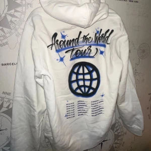 Vit HOV 1 Hoodie - Vit Hov 1 Hoodie i storlek Medium