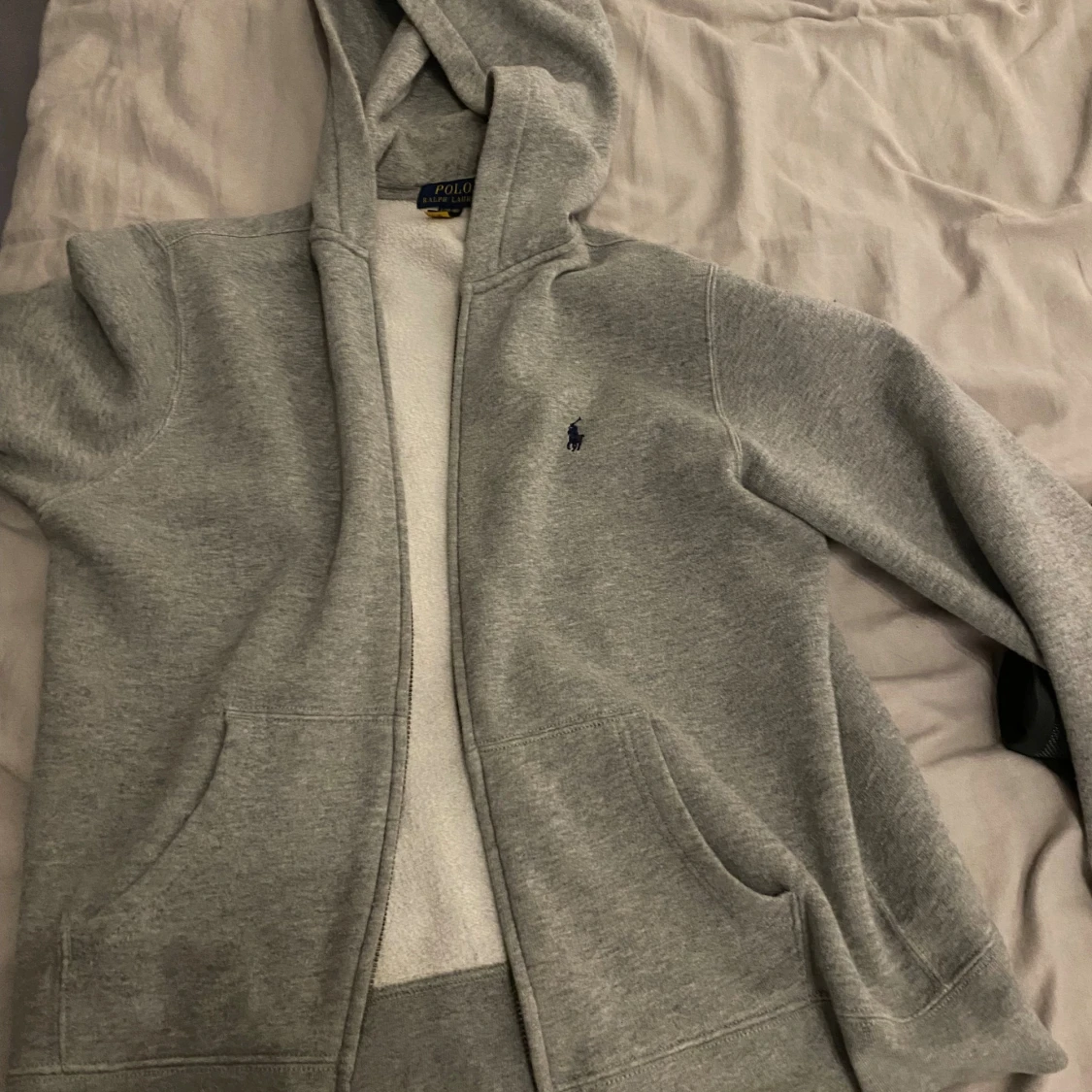 Grå hoodie från Polo Ralph Lauren - 2