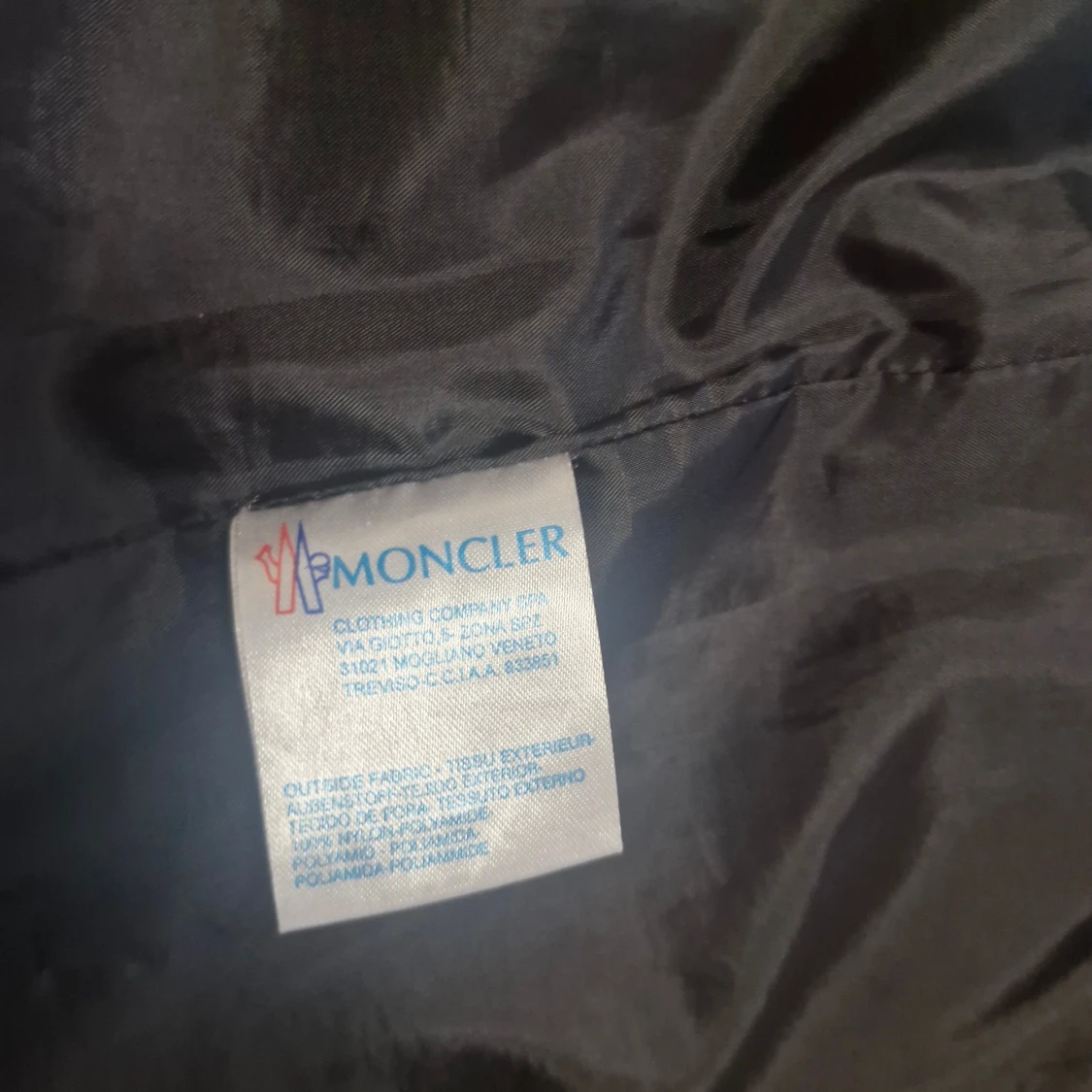 Svart dunväst från Moncler med huva - 4