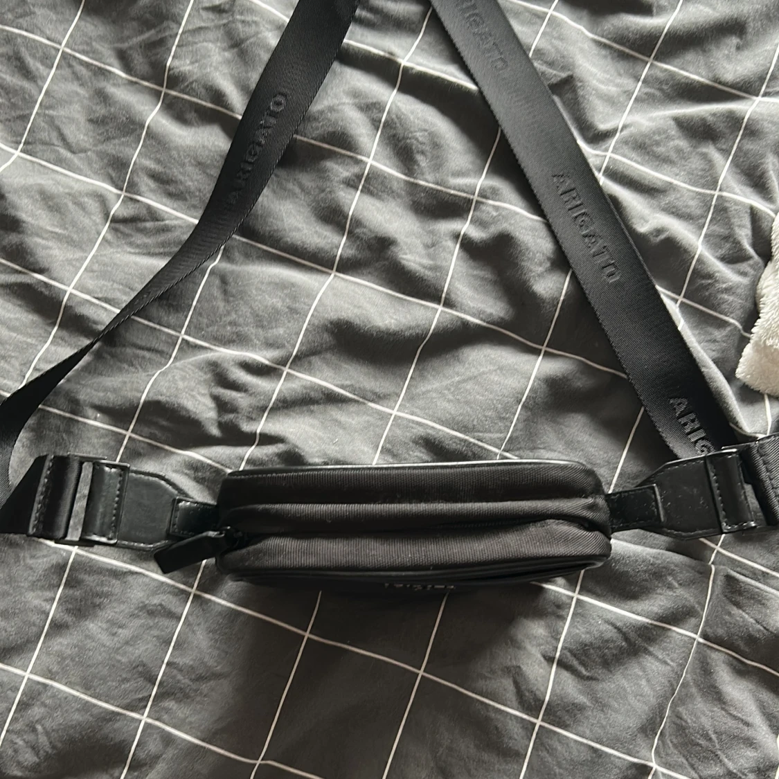 Svart axelväska från Arigato - 1