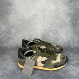 Valentino Rockrunner  - Skick: 9/10, som nya. | Ingår: Skorna. | Nypris: +- 7000 SEK.