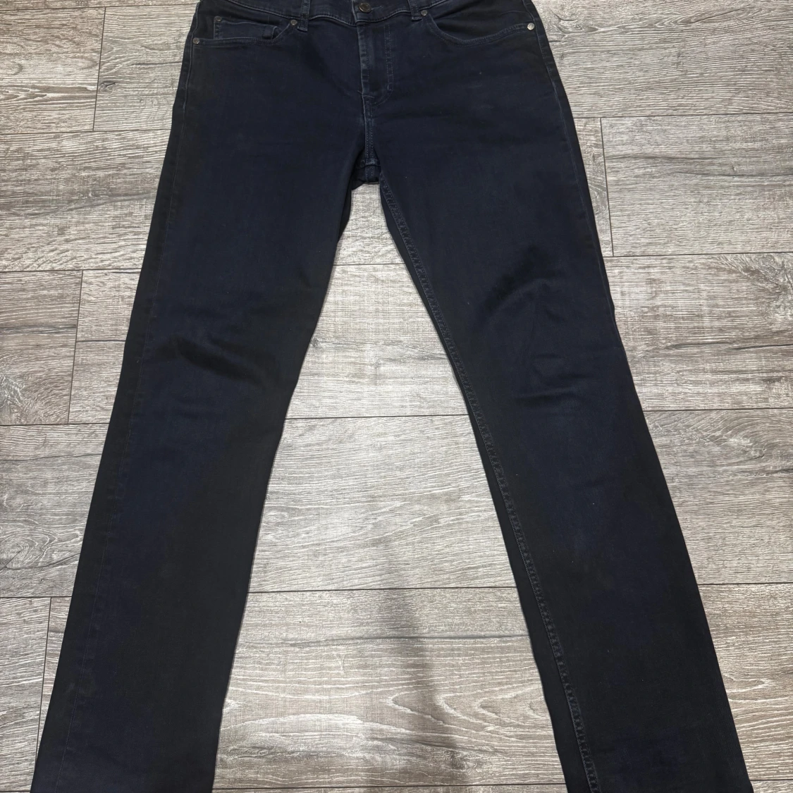 Mörkblåa jeans från 7 For All Mankind - 1