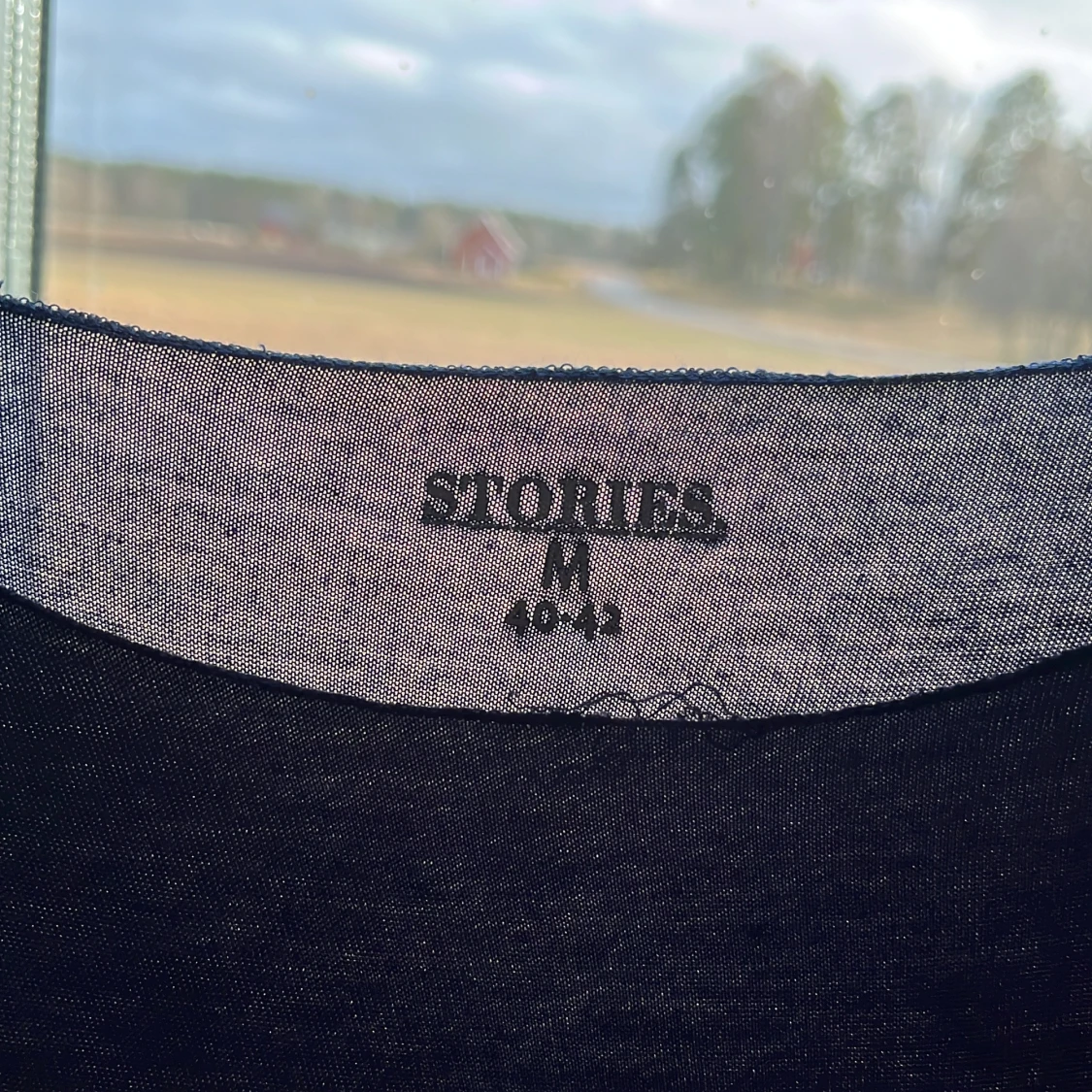 Mörkblå långärmad topp från Stories💕 - 1