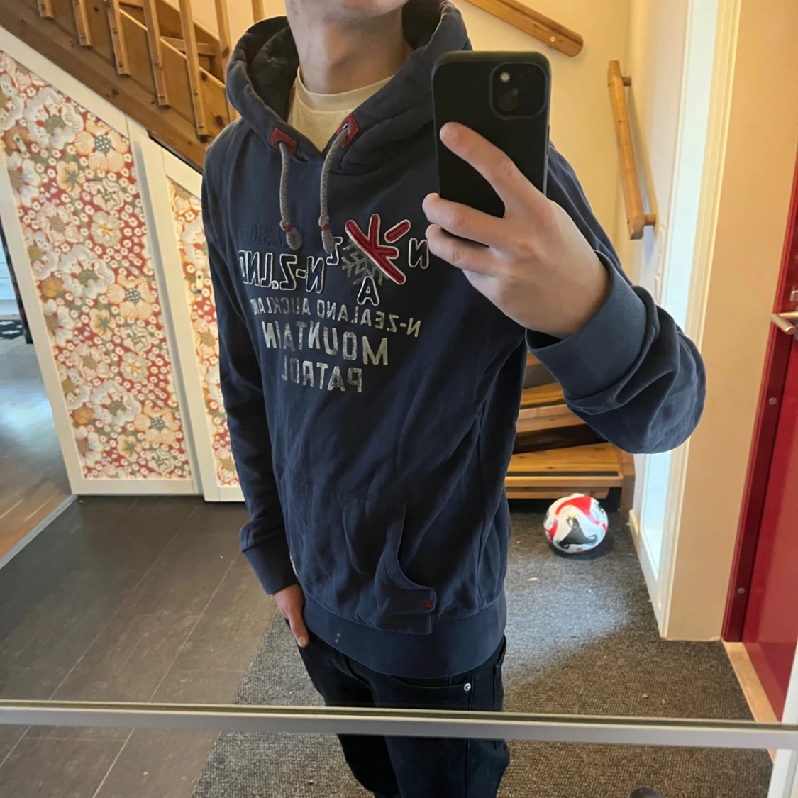 Blå hoodie från NZA Auckland  - 2