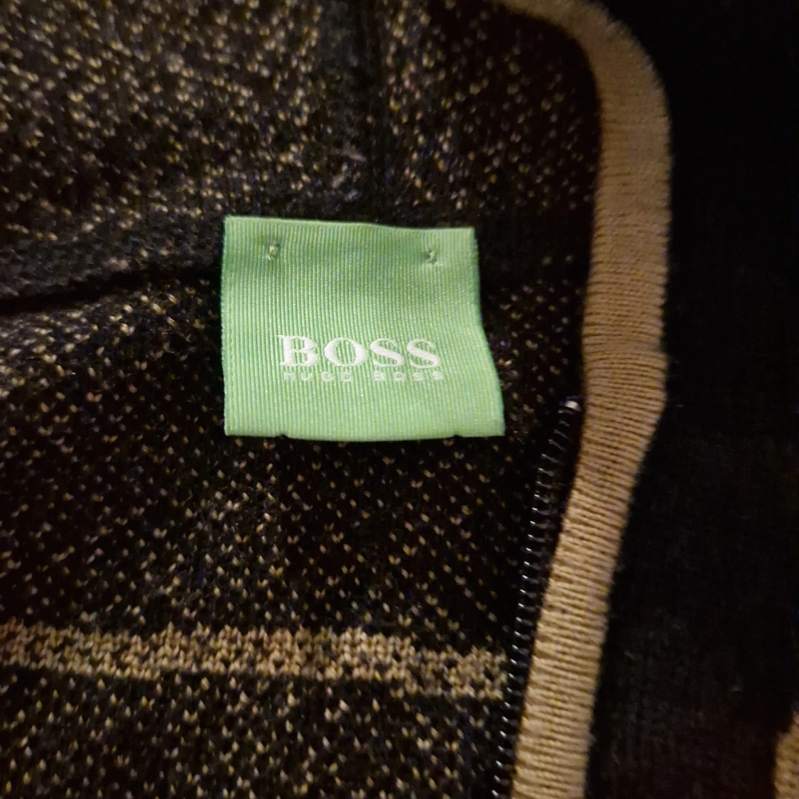 Svart half zip tröja från Hugo Boss - 2