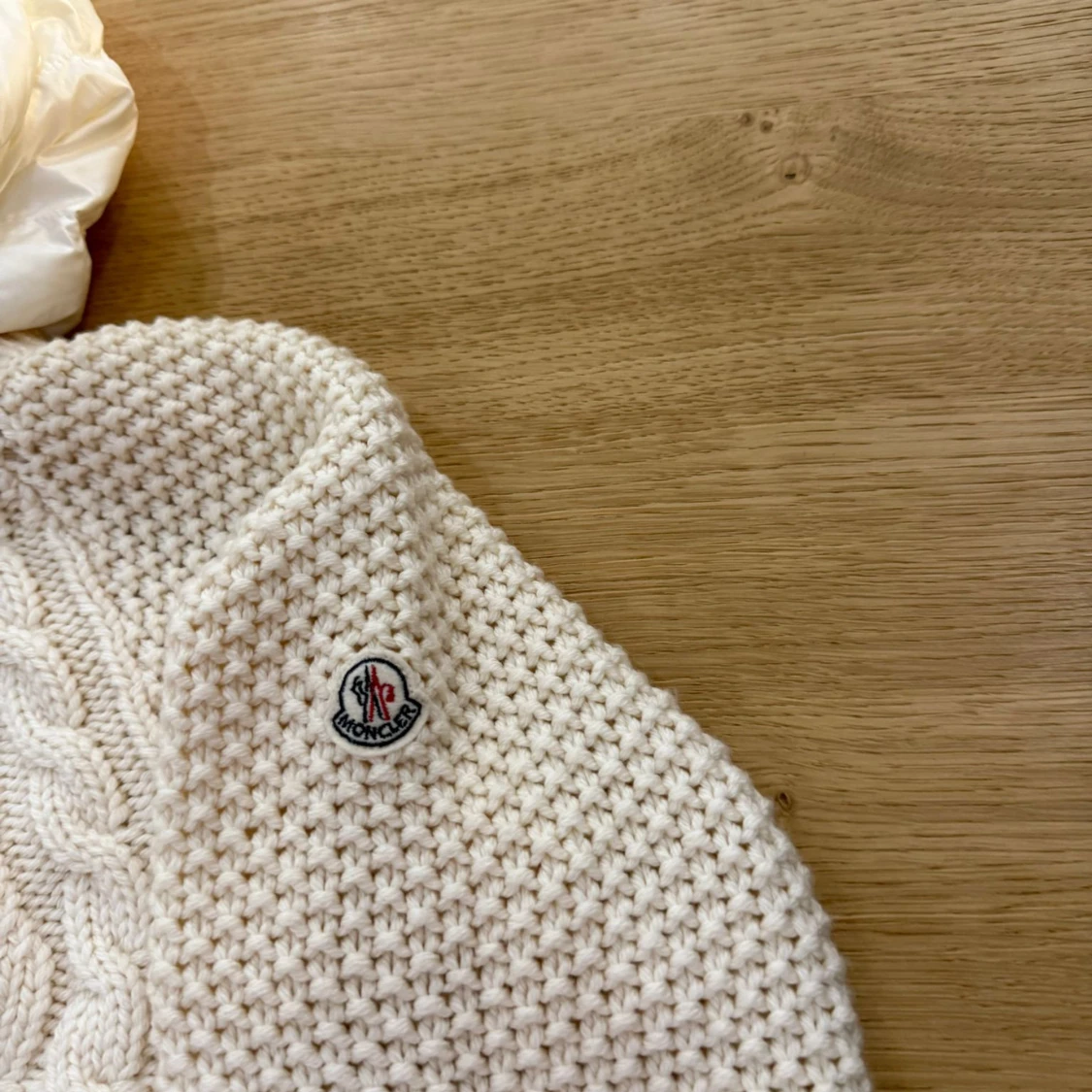 Vit stickad dunjacka från Moncler - äkta - 2