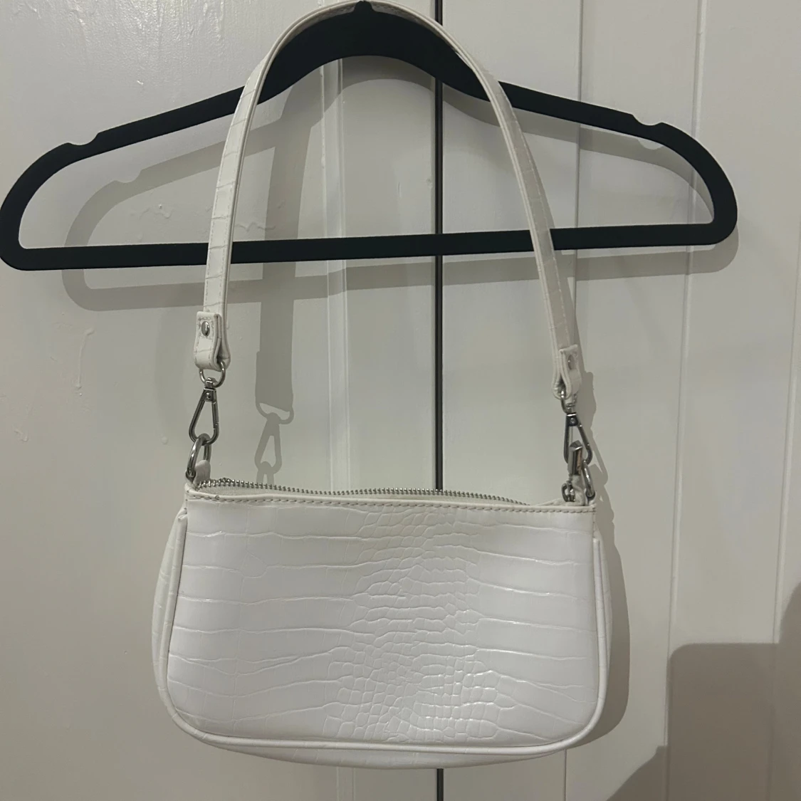 Vit axelväska från Gina Tricot