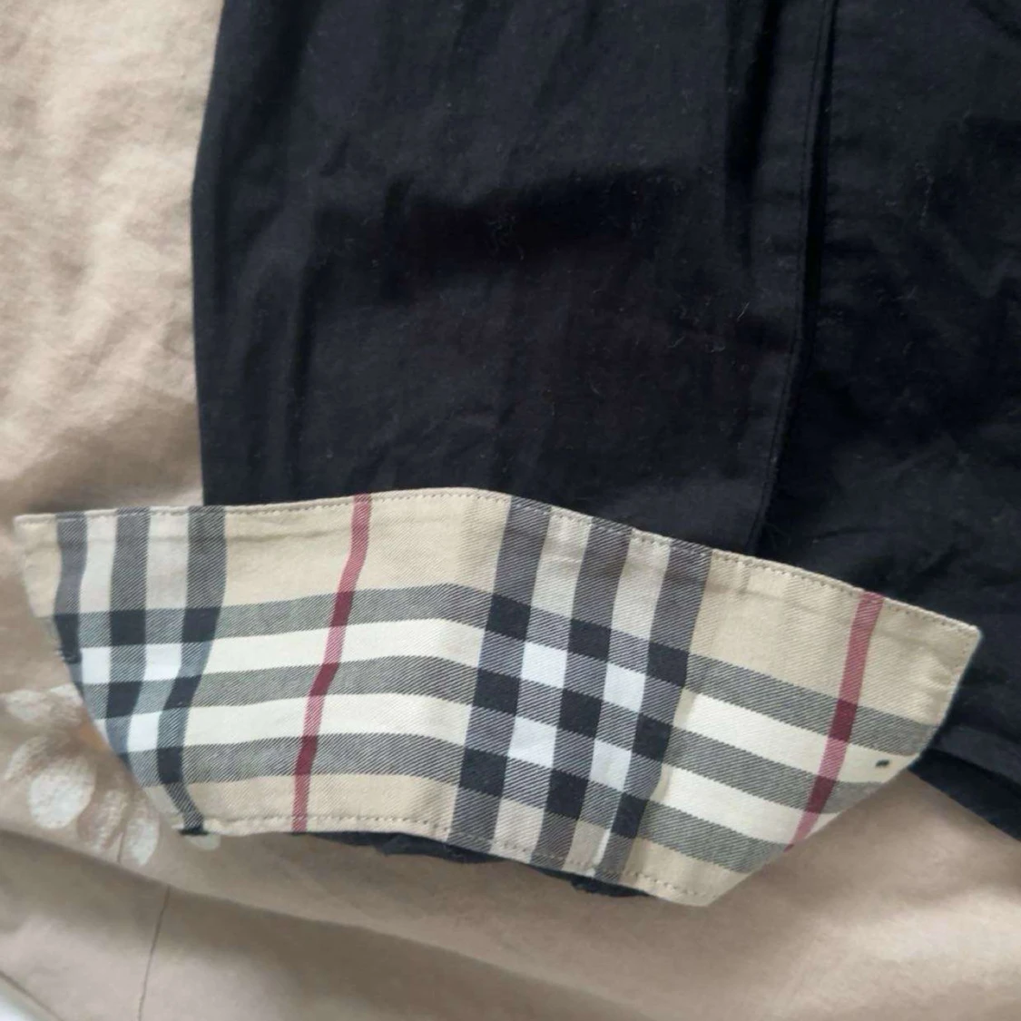 Svart Burberry skjorta med rutig krage - 2