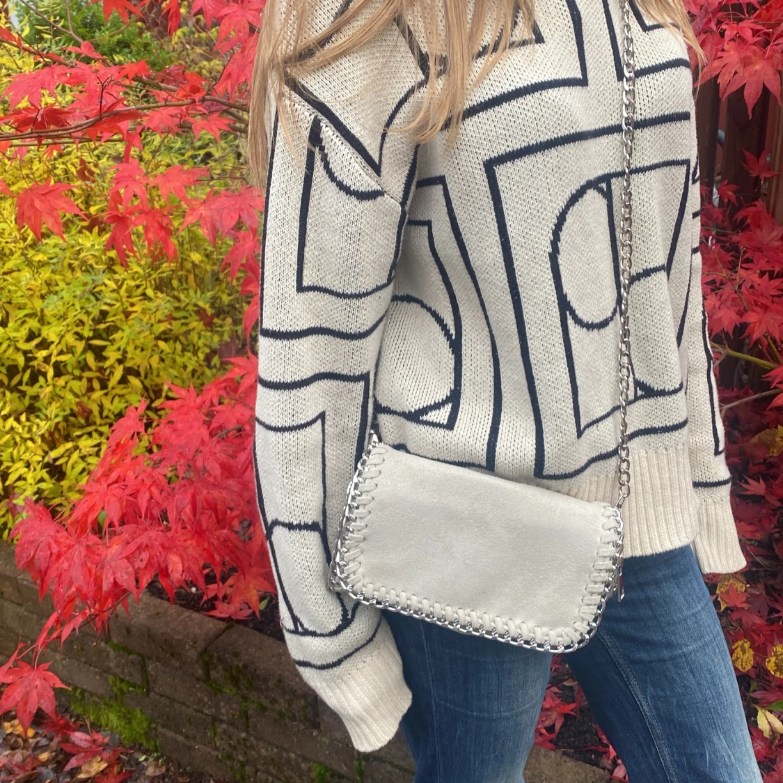 Beige axelväska från Tiamo med kedja - 4