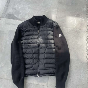 Moncler  - Inte haft jätte länge men bra skick, säljer båda för 4000