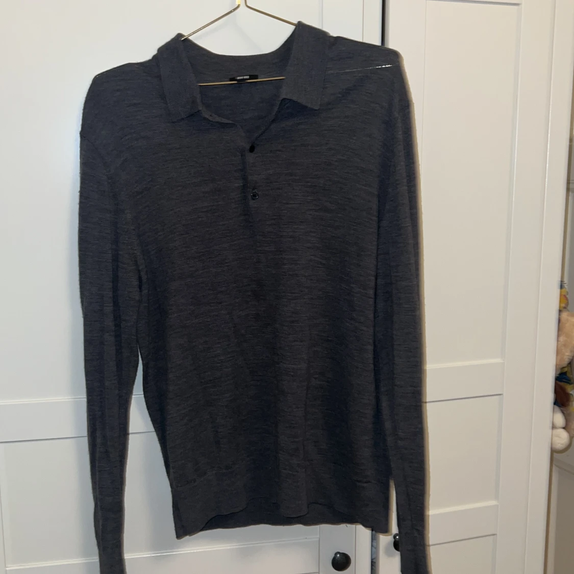 Mörkgrå pikétröja från Uniqlo - 1