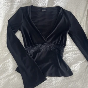 v-ringad tröja - fin tröja ifrån gina 💕