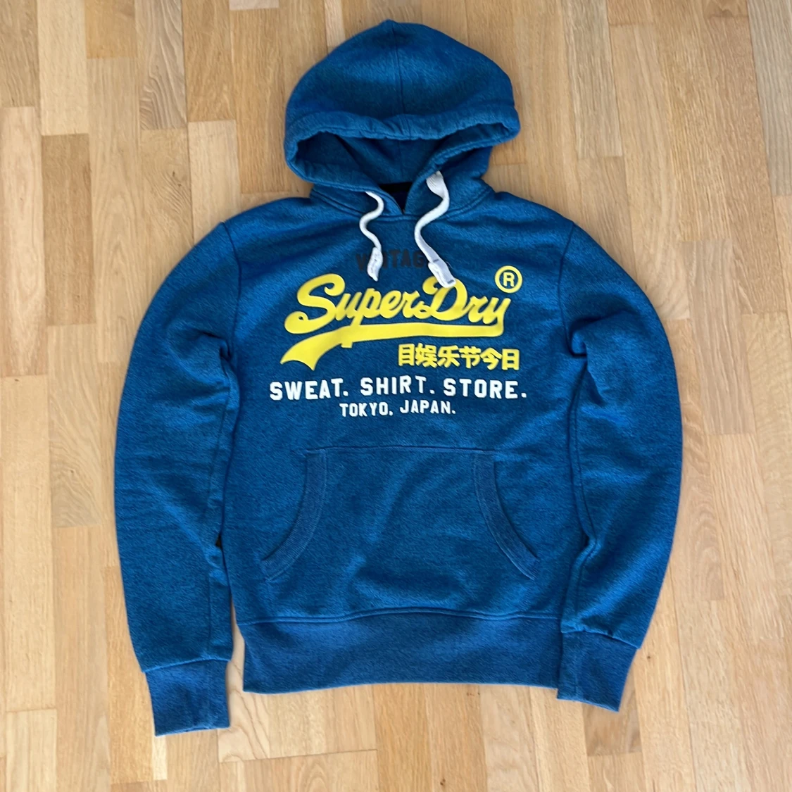 Blå hoodie från Superdry med tryck - 1