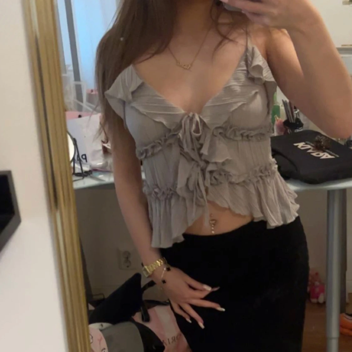 Beige volang topp med knyt