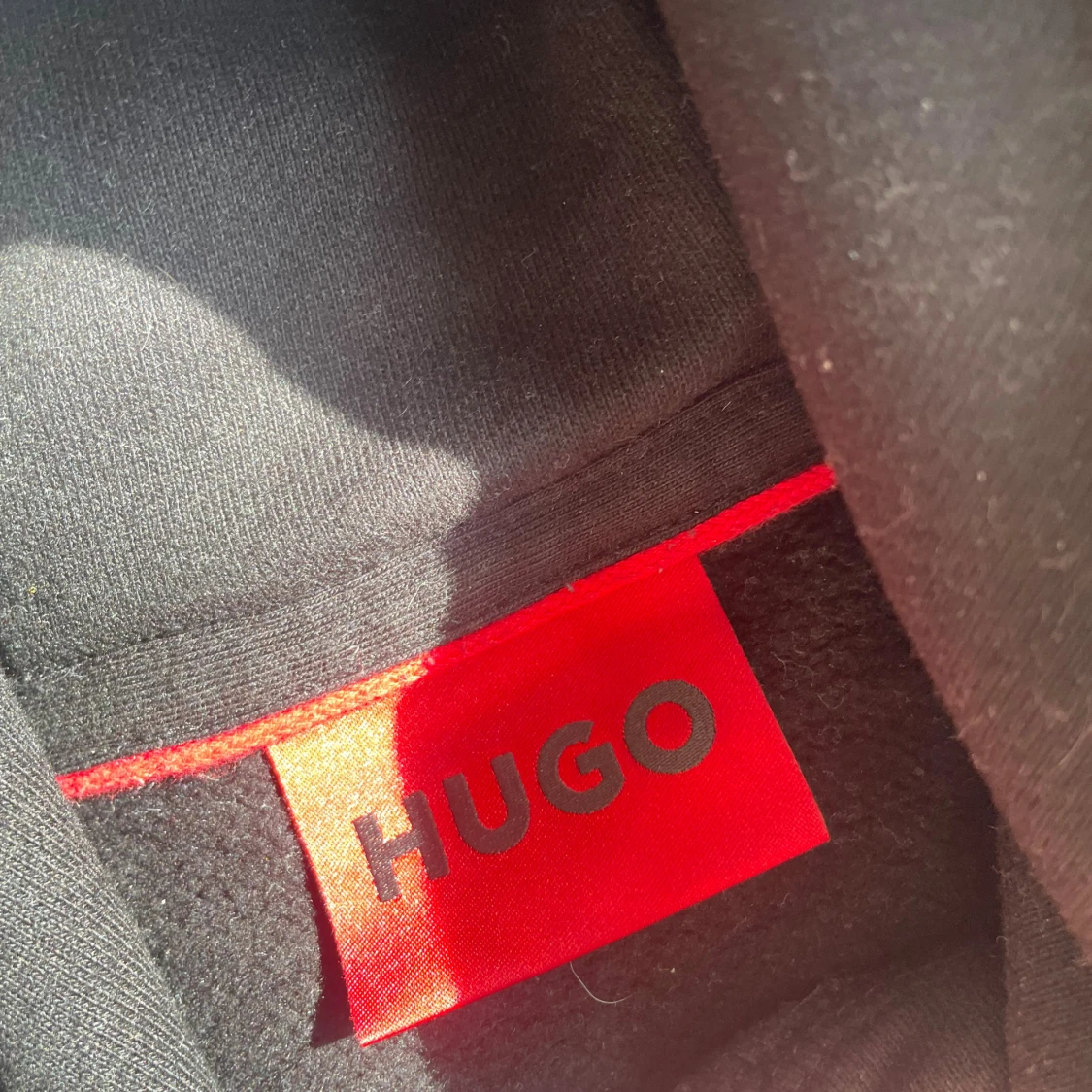 Svart hoodie från HUGO med logga - 3