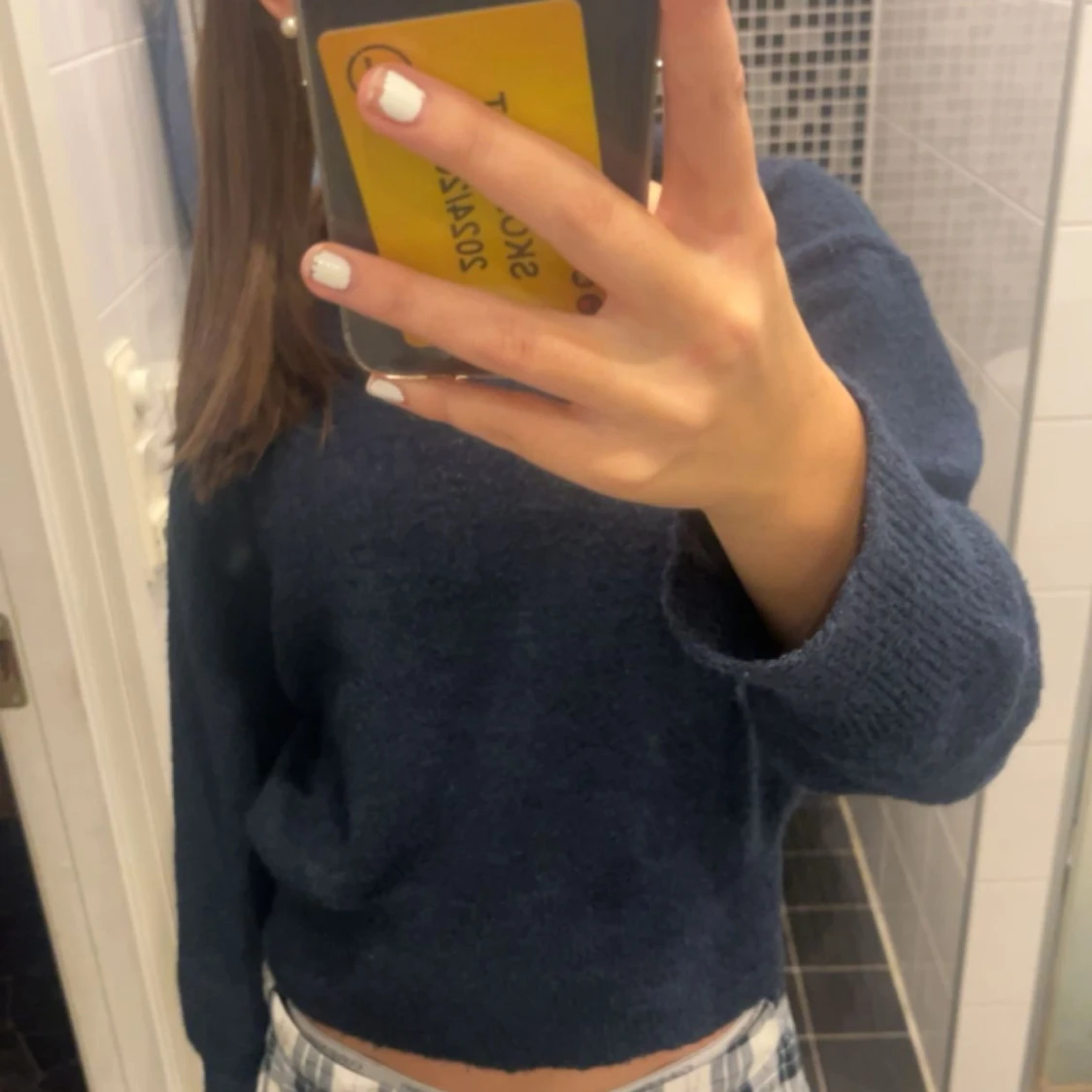 Mörkblå stickad croppad tröja - 2