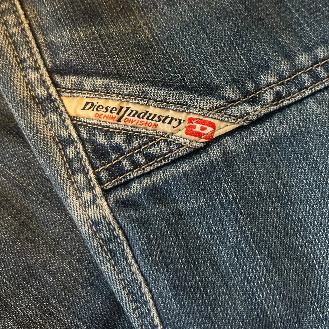 Supersnygga väldigt lågmidjade jeans från Diesel - 3
