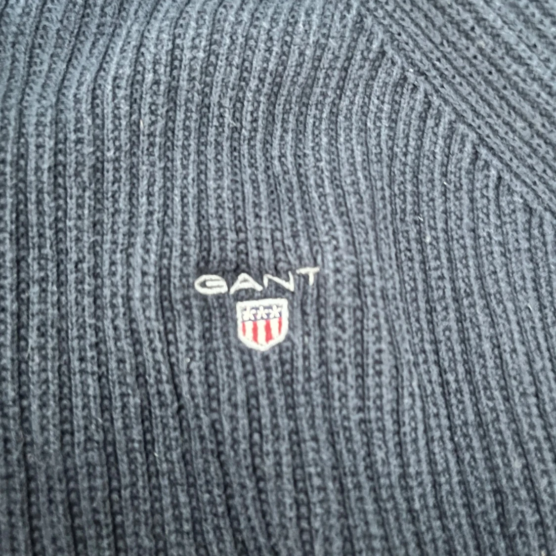Svart ribbad stickad tröja från GANT - 2