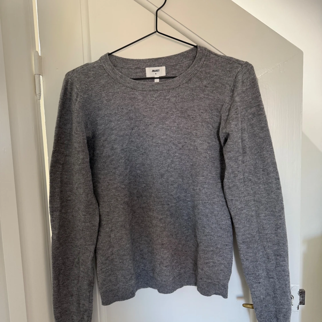 Grå stickad tröja från Object