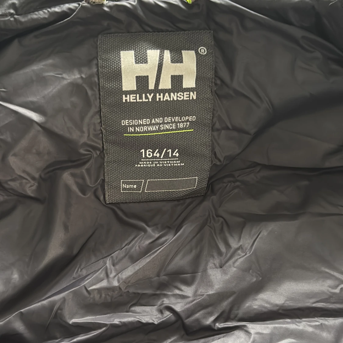 Svart pufferjacka Helly Hansen 164/14 - 2