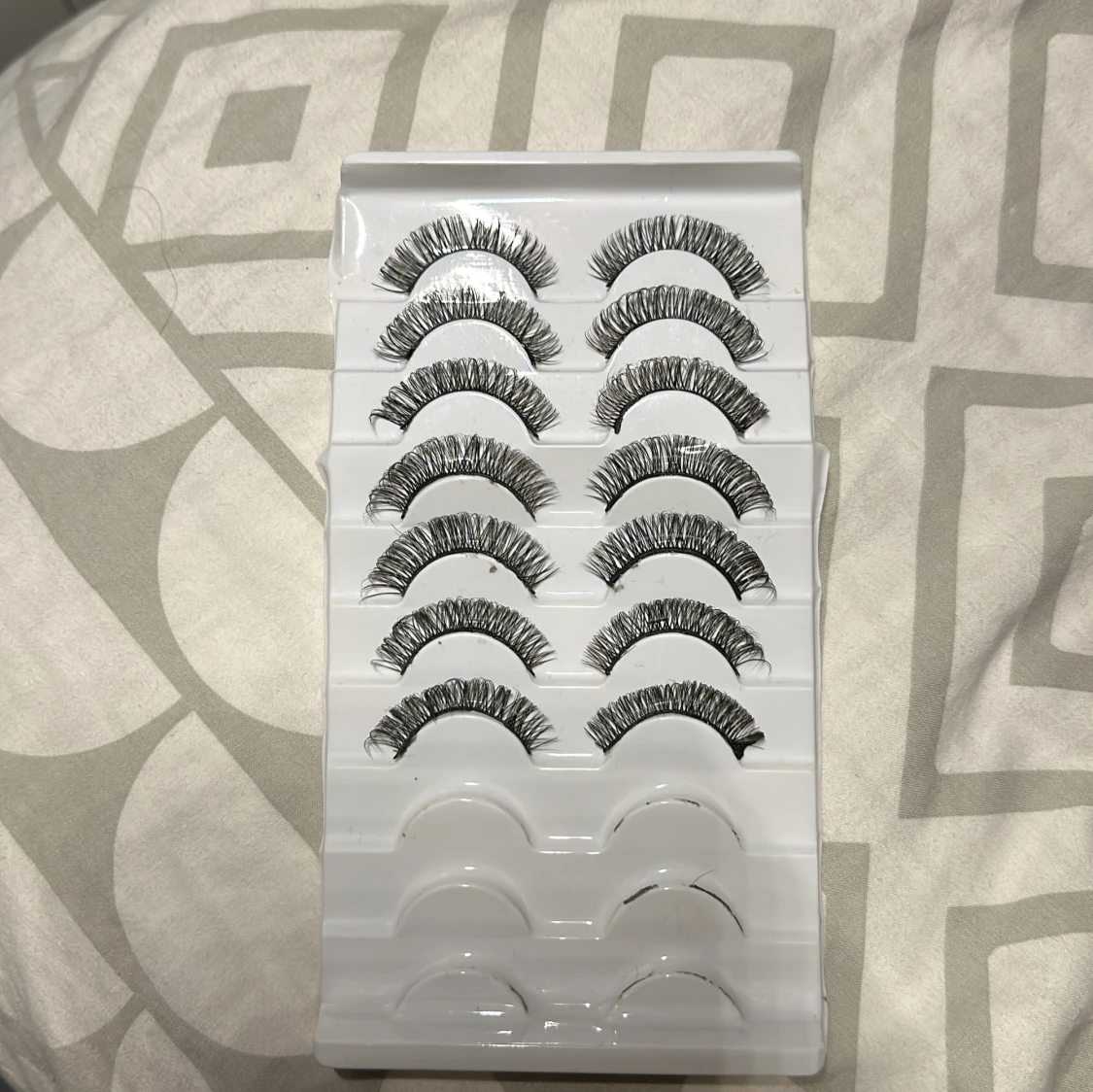 Svarta lösögonfransar i multipack