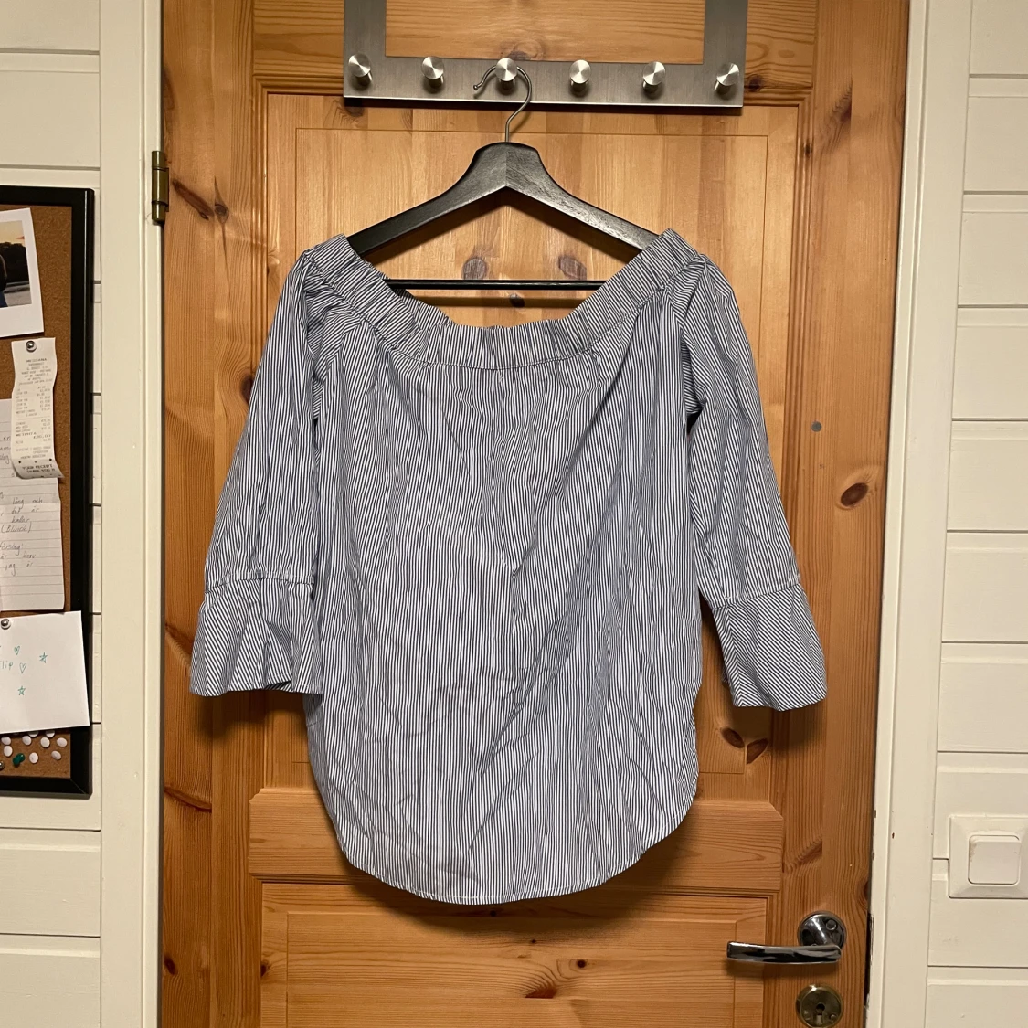 Randig off the shoulder topp i skjortmaterial - 1