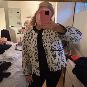 Möstrad jacka från Zara  - Super cool jacka från Zara 