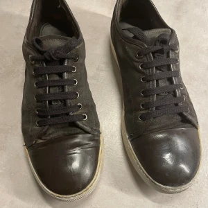 Lanvin - Säljer mina Lanvins för dom är för stora. Klassisk låg modell med rund tå och platt sula, passar perfekt till en avslappnad stil.