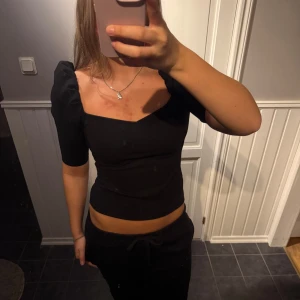 Topp  - Snygg topp med puffärm!❣️💕