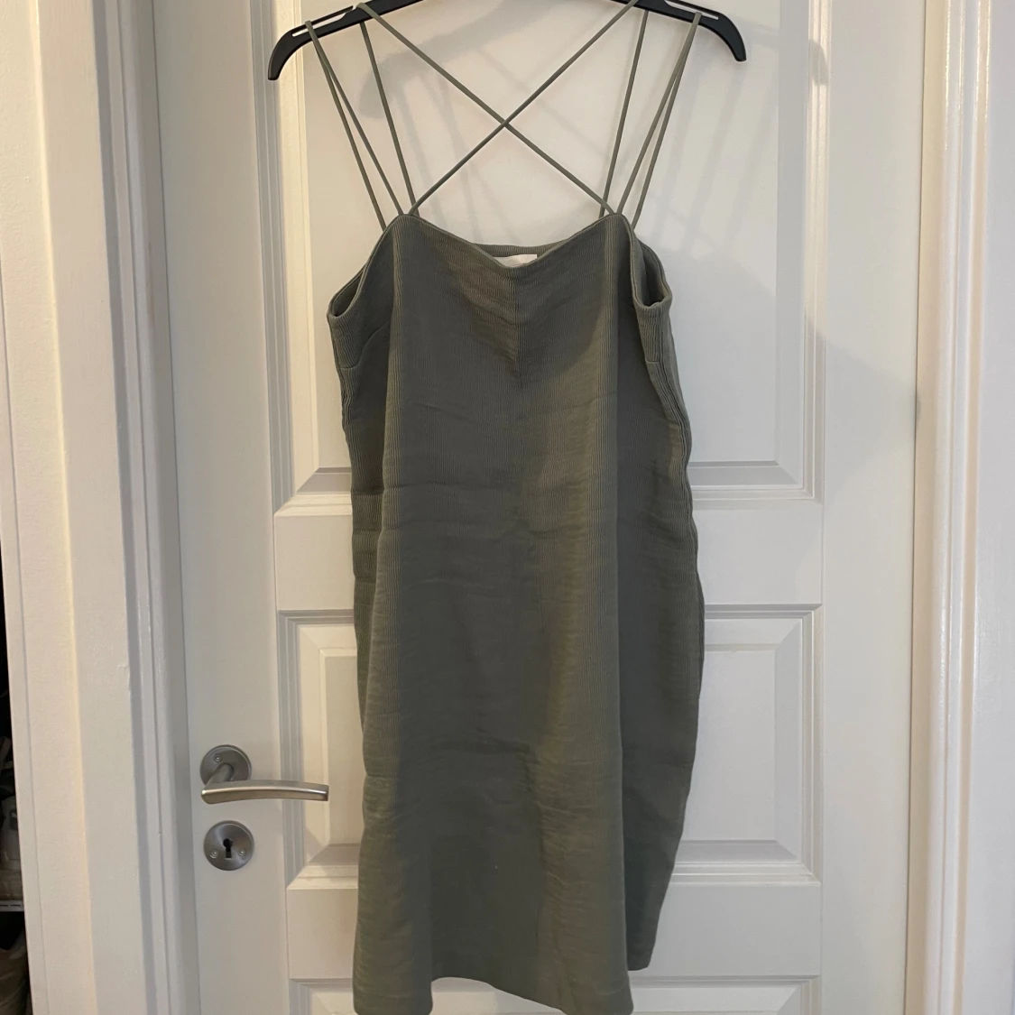 Grön ribbad klänning från H&M